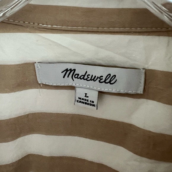 Madewell | Signature Poplin Short-Sleeved Button-Down Shirt - Picture 4 of 5